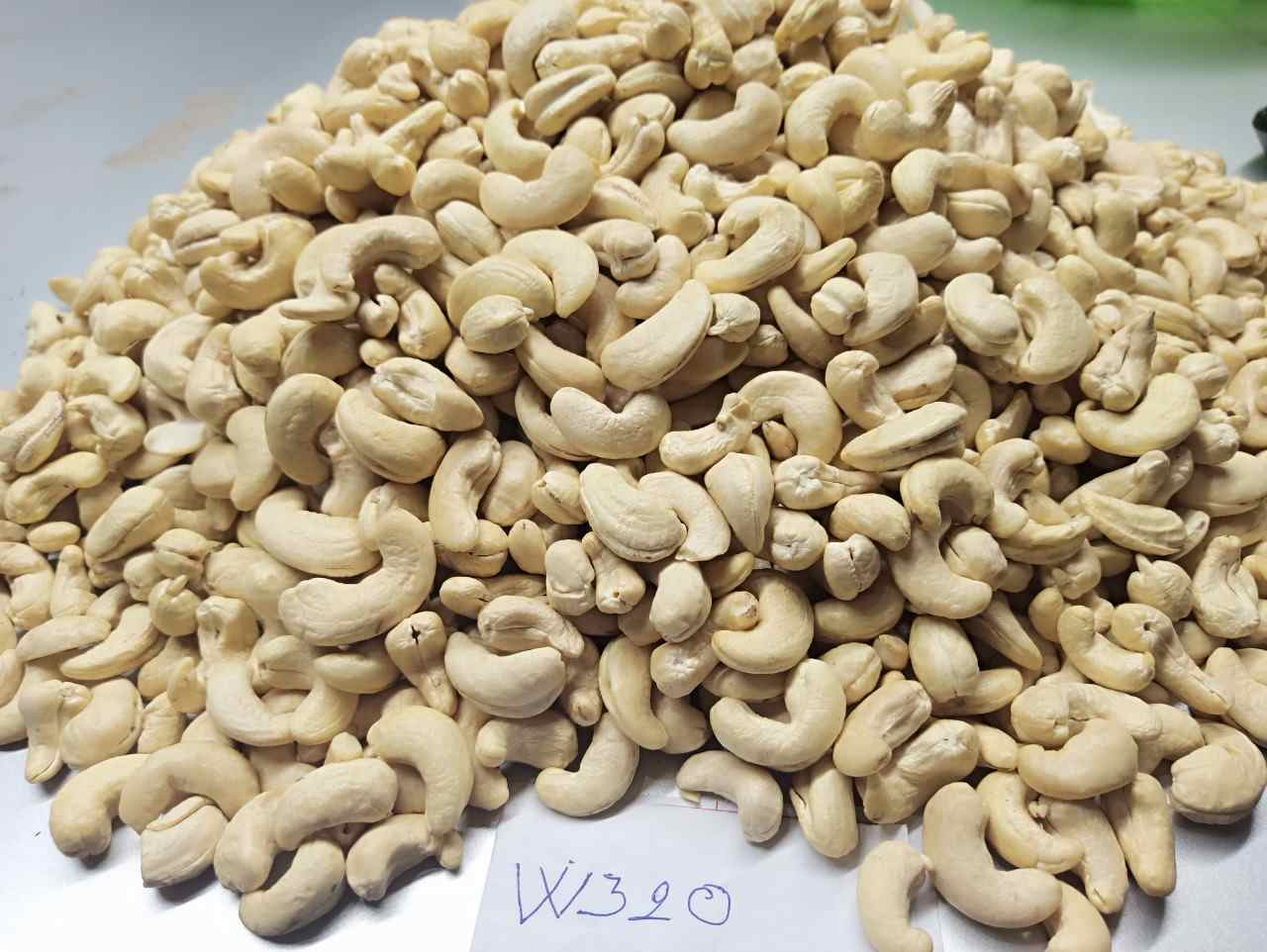 Cashew Nuts WW320